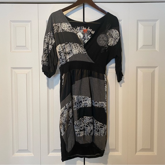 DESIGUAL Silver Satin Cotton Abstract Dress with Sleeves. SizeXL. - Picture 3 of 16